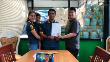 ลงทุนเครื่องทอถุงมือ